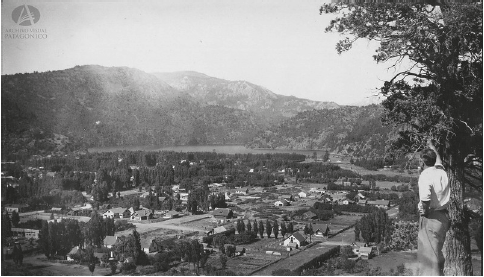 Vista parcial de San Martín de los Andes y lago Lácar, c.1940.